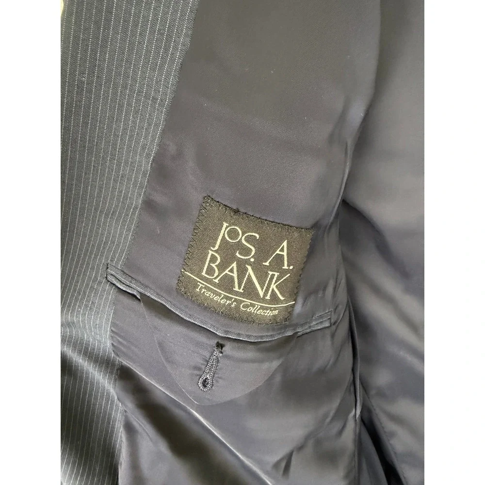 Jos A Bank Travelers Collection Suit Mens 43L 33x32 Navy Blue Pinstripe Wool 2pc